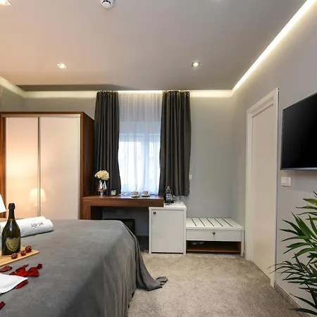 Luxury Lavie