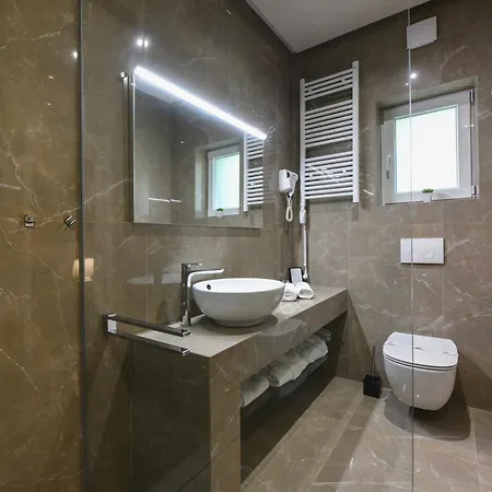 Luxury Lavie 4*