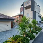 Luxury Lavie Gostinjska kuća 4*