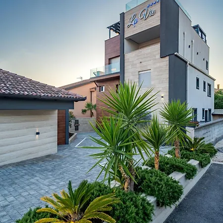Luxury Lavie Guest house 4*